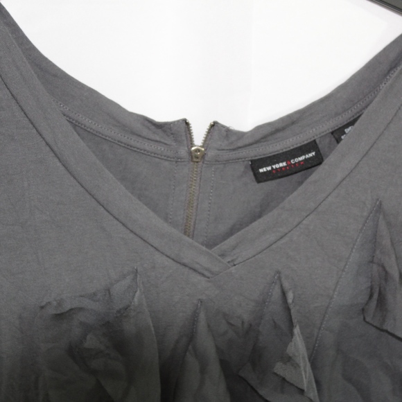 V-Neck Ruffled T-Shirt - Picture 3 of 3